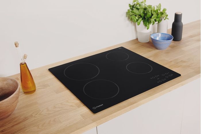 Снимка на Керамичен  плот Indesit RI 161 C , Черен ,60 см  4 zone(s)