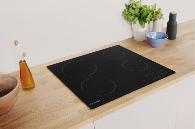 Picture of Керамичен  плот Indesit RI 161 C , Черен ,60 см  4 zone(s)