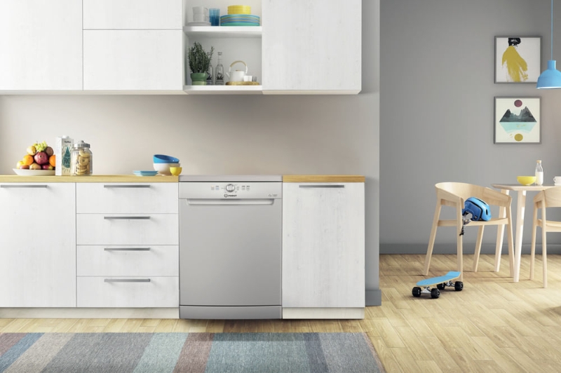 Picture of Съдомиялна машина Indesit  D2F HK26 S ,14 комплекта